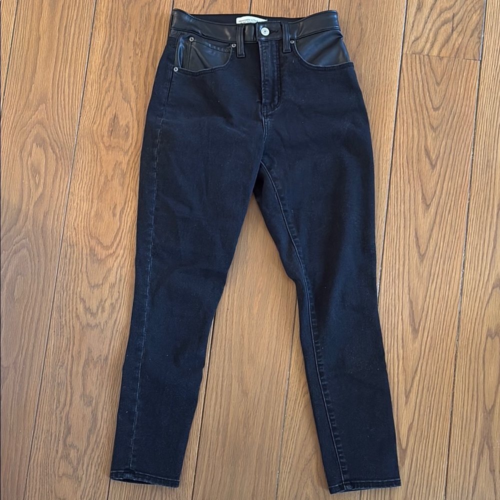 Abercrombie & Fitch Black Ankle Cropped Jeans